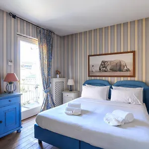 Apartment Montenapoleone-duomo Attico Di Lusso E Parcheggio Privato, Milan